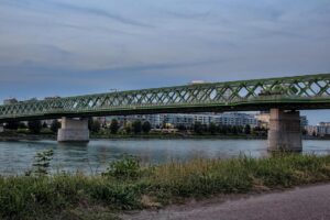 Brücke zur Verständigung von Ost nach West