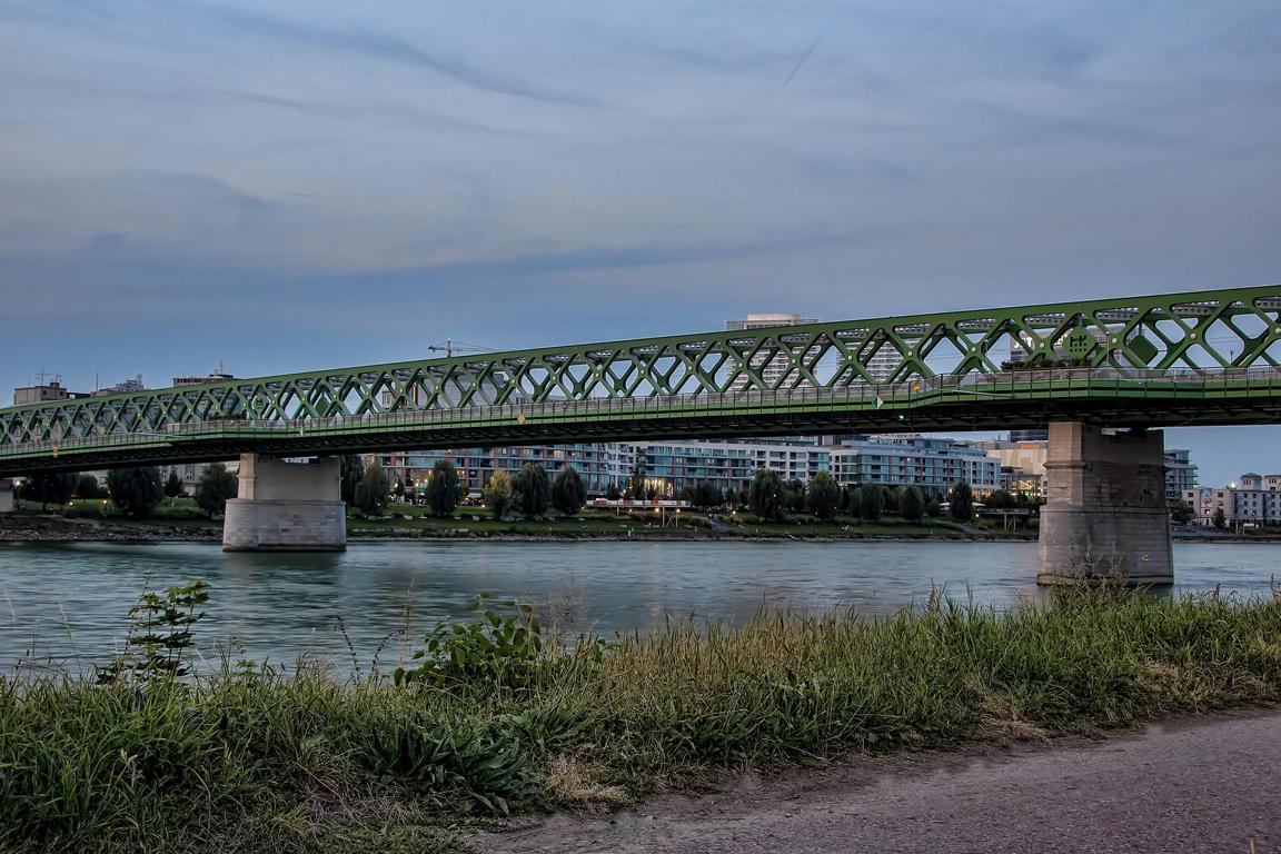 Brücke zur Verständigung von Ost nach West